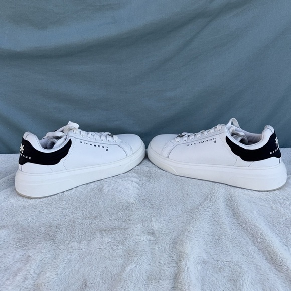 EUC John Richmond Logo Stamp Sneakers EU 41 White Black Mens Casual Leather Lux - Picture 3 of 9